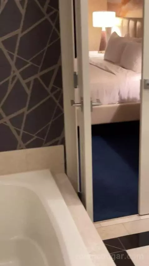 Elite King Suite bed picture #10