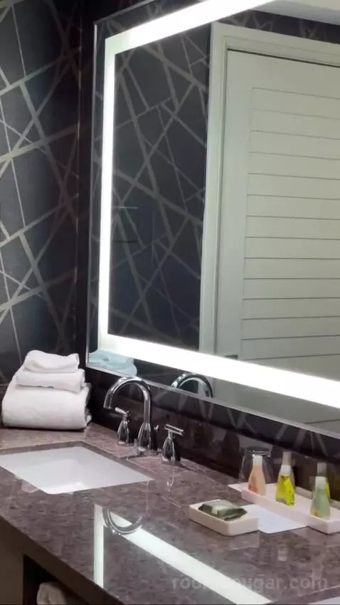 Resort King Room bathroom picture #2