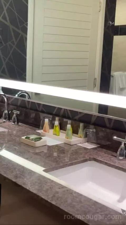 Resort King Room bathroom picture #6