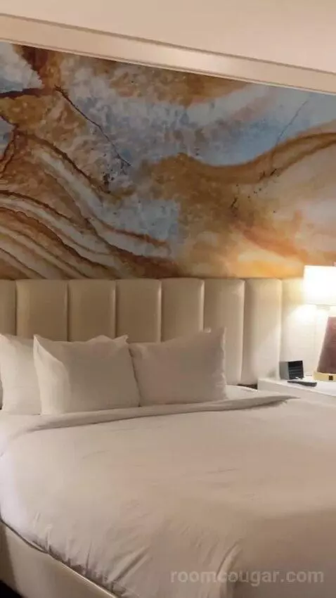 Resort King Room bed picture #2