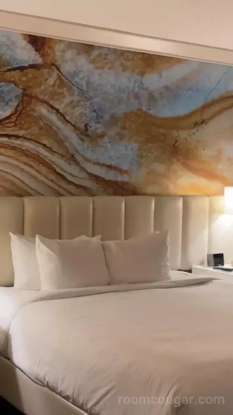 Resort King Room bed picture #3