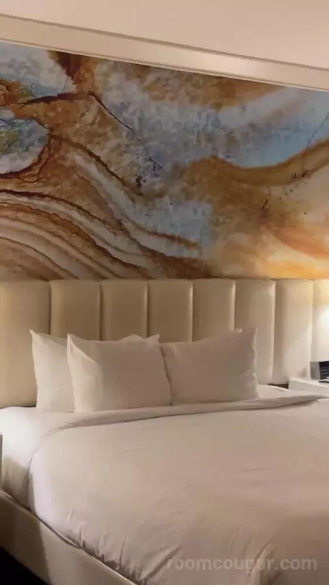 Resort King Room bed picture #4