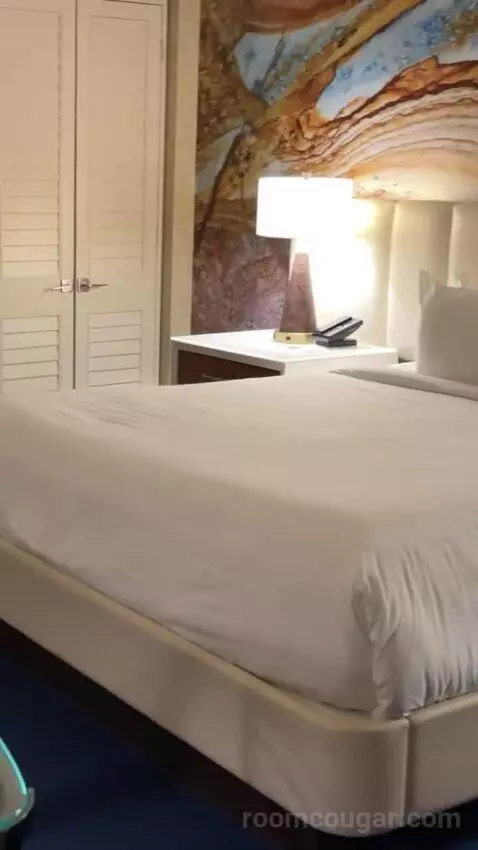 Resort King Room bed picture #9