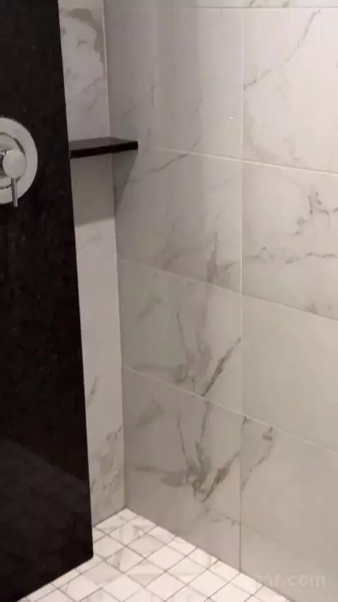 District 3, Deluxe Room, 1 King bathroom picture #4