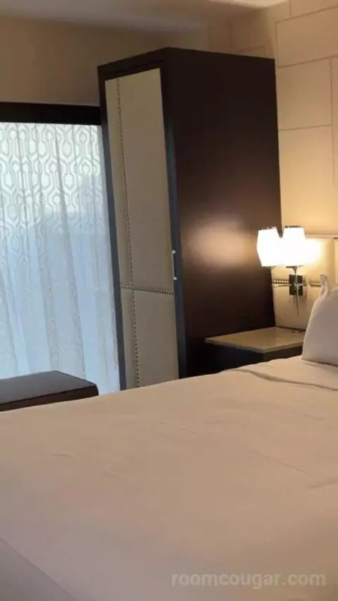Mountain Tower Deluxe Room, 1 King Bed bed picture #1