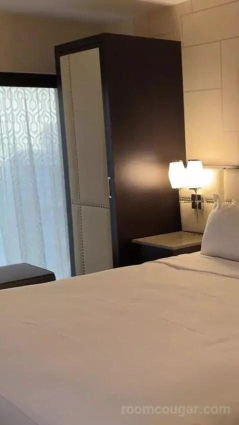 Mountain Tower Deluxe Room, 1 King Bed bed picture #2