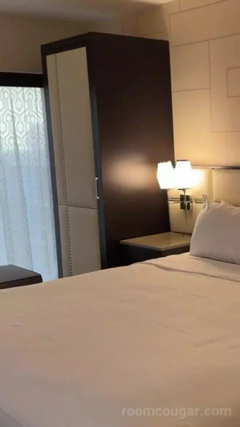 Mountain Tower Deluxe Room, 1 King Bed bed picture #3