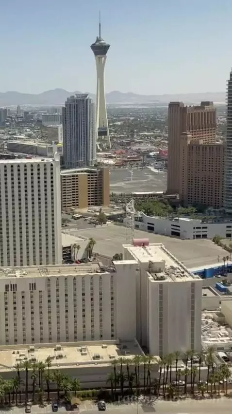 Deluxe King Suite view picture #5