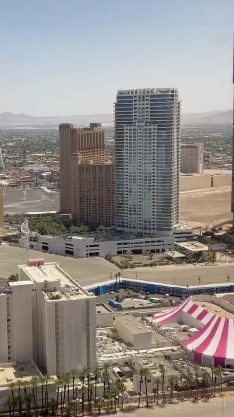 Deluxe King Suite view picture #7