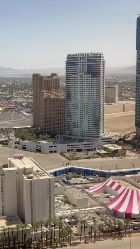 Deluxe King Suite view picture #8