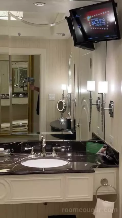 Palazzo Luxury King Suite bathroom picture #3