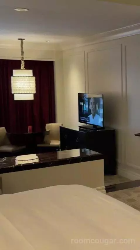 Palazzo Luxury King Suite bed picture #10
