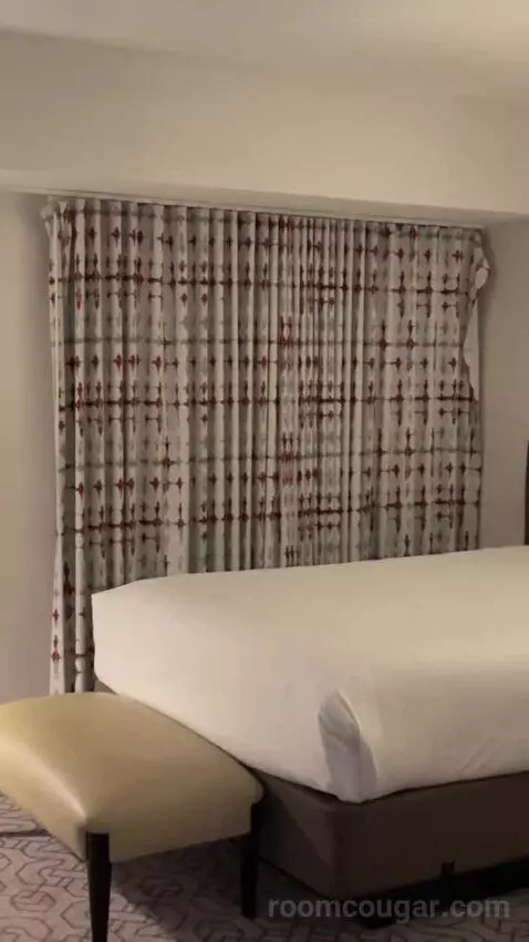 Ultra Hip, 2 Queens bed picture #2