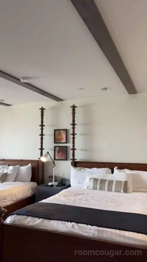 Tower Premium 2 Queen Room bed picture #1