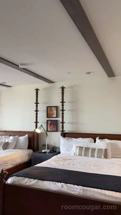 Tower Premium 2 Queen Room bed picture #2
