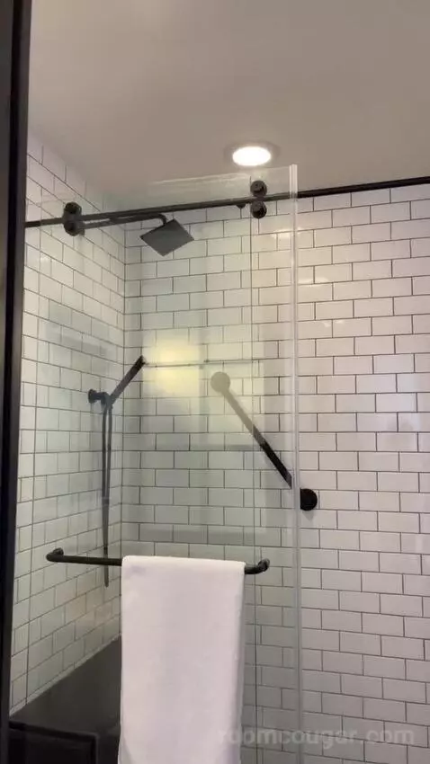 Tower Premium 2 Queen Room bathroom picture #7