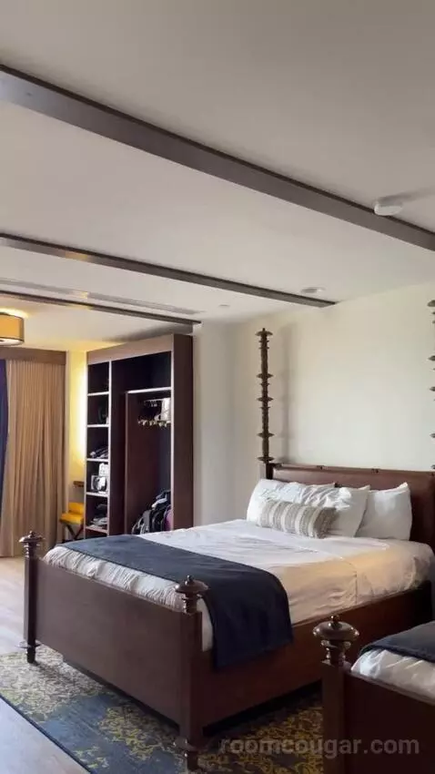 Tower Premium 2 Queen Room bed picture #5
