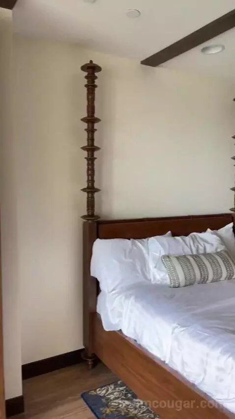 Tower Premium 2 Queen Room bed picture #8
