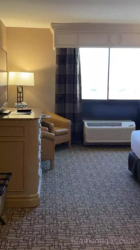 Carson Tower Deluxe King bed picture #1