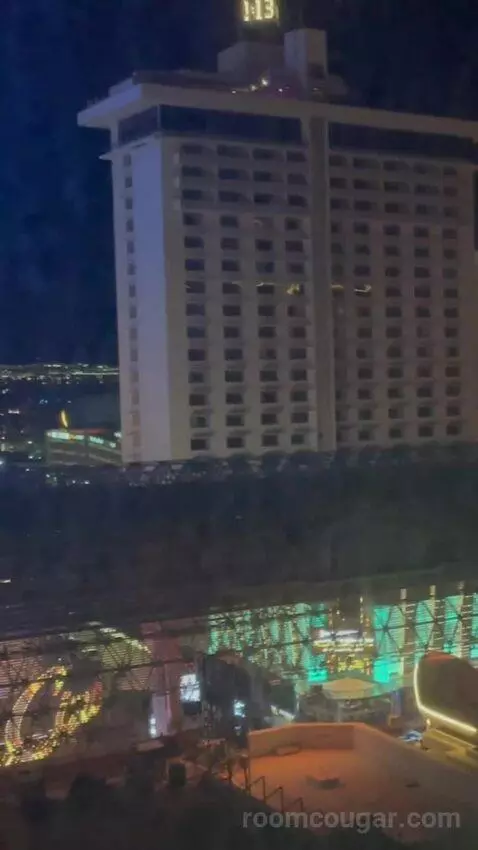 Rush Tower Premier California King Room view picture #1