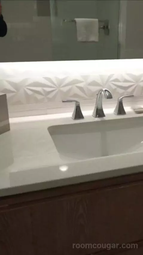 Flamingo Room, 1 King bathroom picture #1