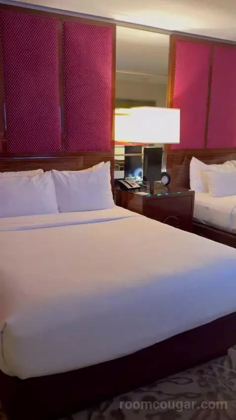 Grand Two Queen bed picture #3