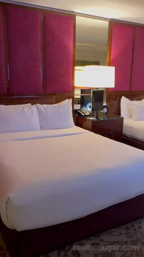 Grand Two Queen bed picture #4