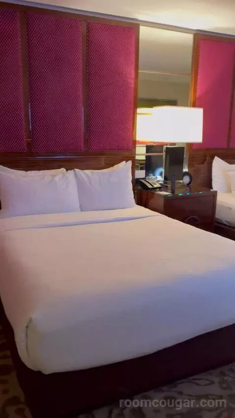 Grand Two Queen bed picture #6