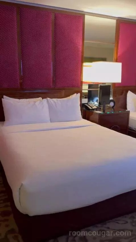 Grand Two Queen bed picture #7