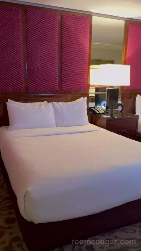 Grand Two Queen bed picture #8