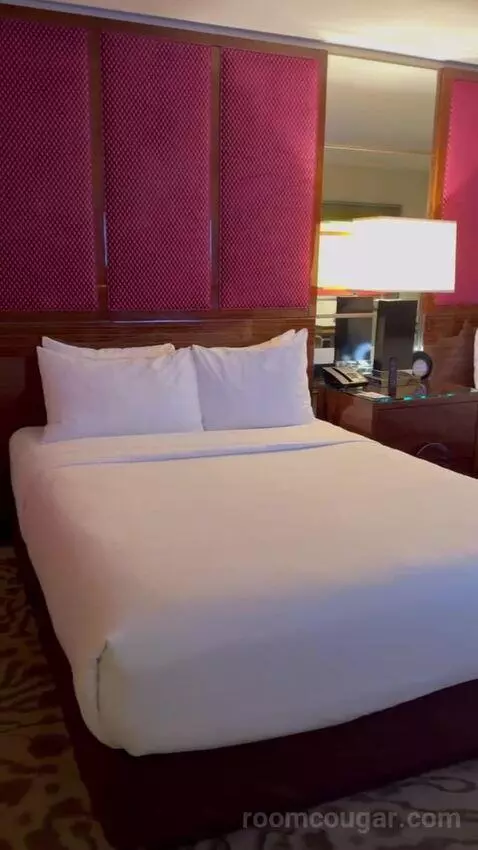 Grand Two Queen bed picture #9