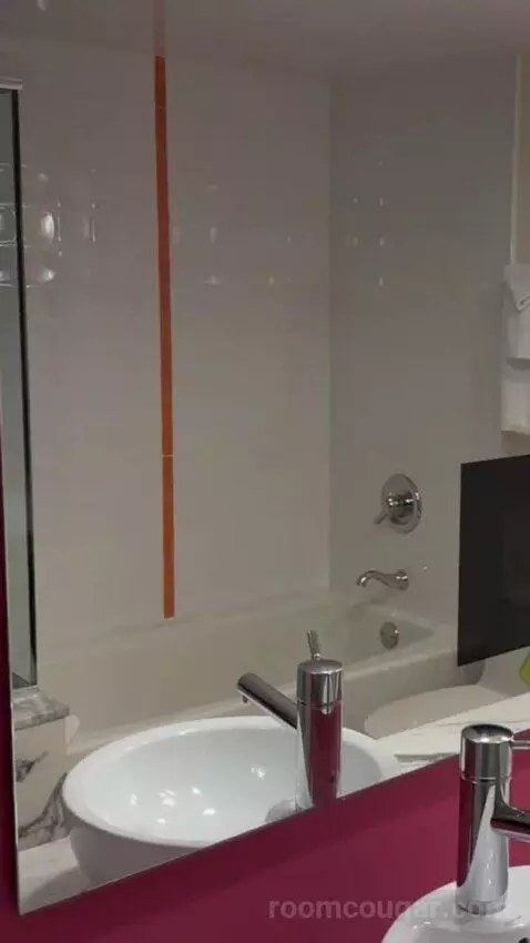 Neapolitan Suite, 1 King bathroom picture #6