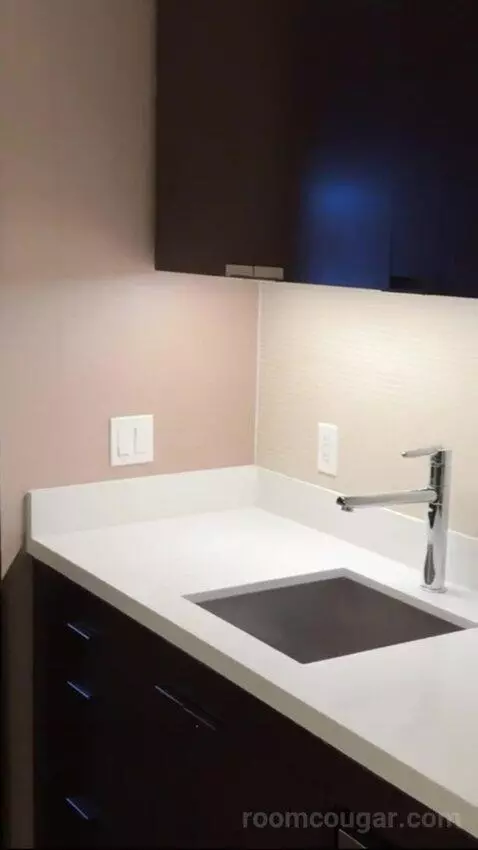 Studio bathroom picture #7