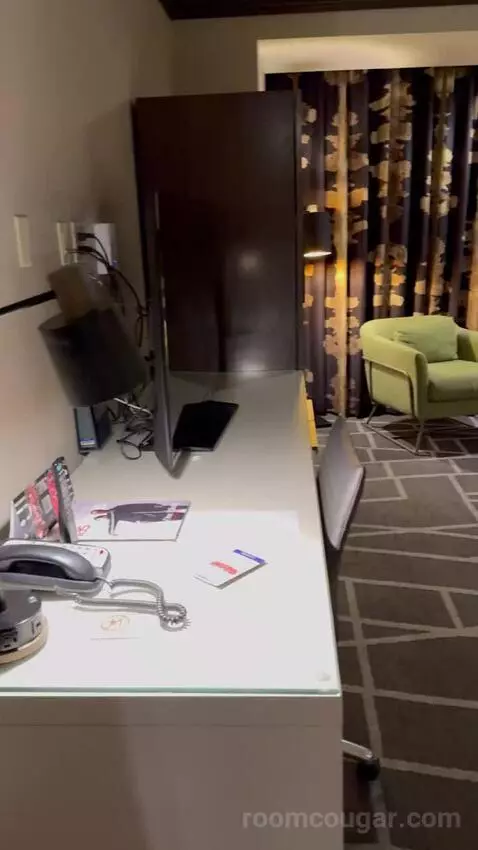 Tower Elite King Room picture #1