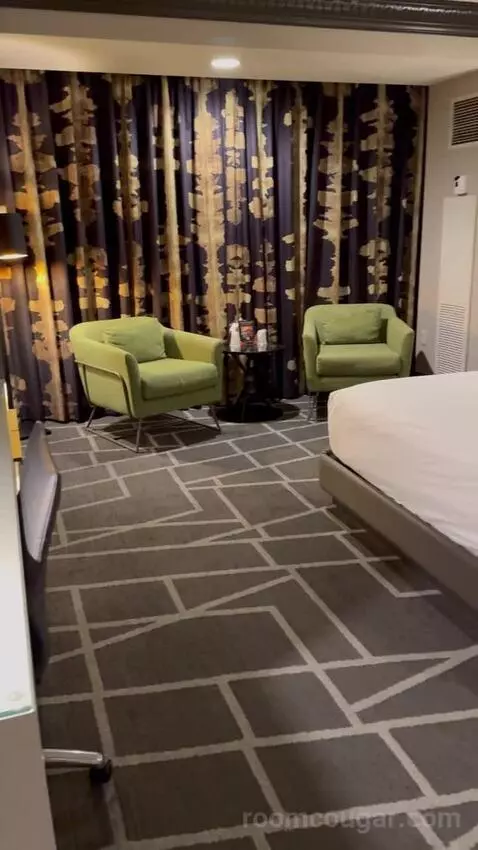 Tower Elite King Room picture #2
