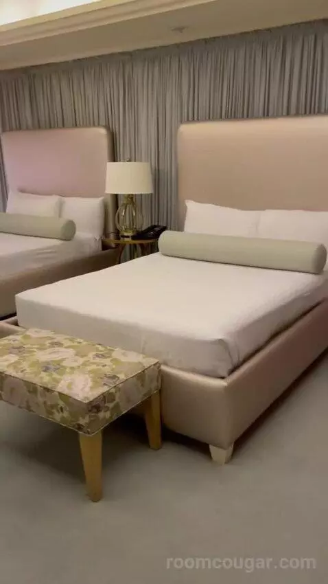 Jackie Gaughan Suite bed picture #5