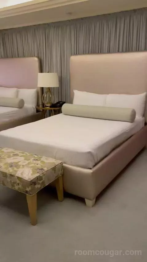 Jackie Gaughan Suite bed picture #6