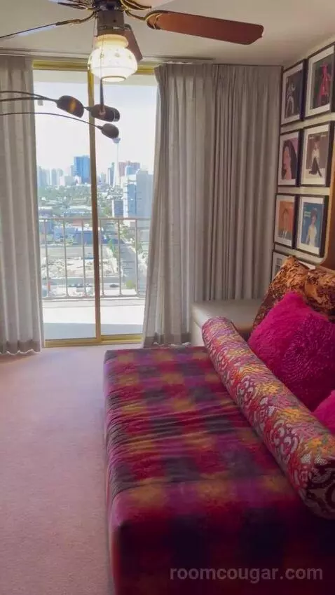 Jackie Gaughan Suite bed picture #9