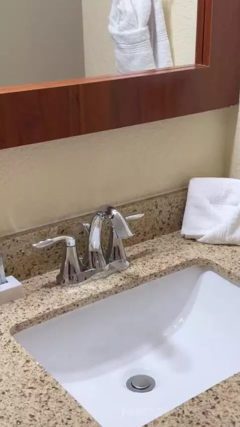 Deluxe Queen Room with Two Queen Beds bathroom picture #3
