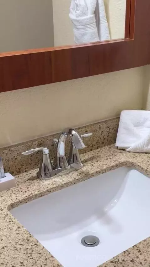 Deluxe Queen Room with Two Queen Beds bathroom picture #4