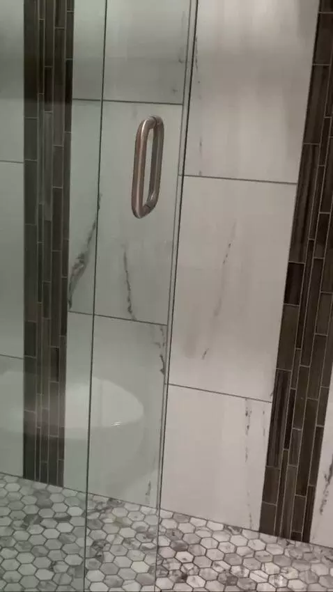 King Suite bathroom picture #5