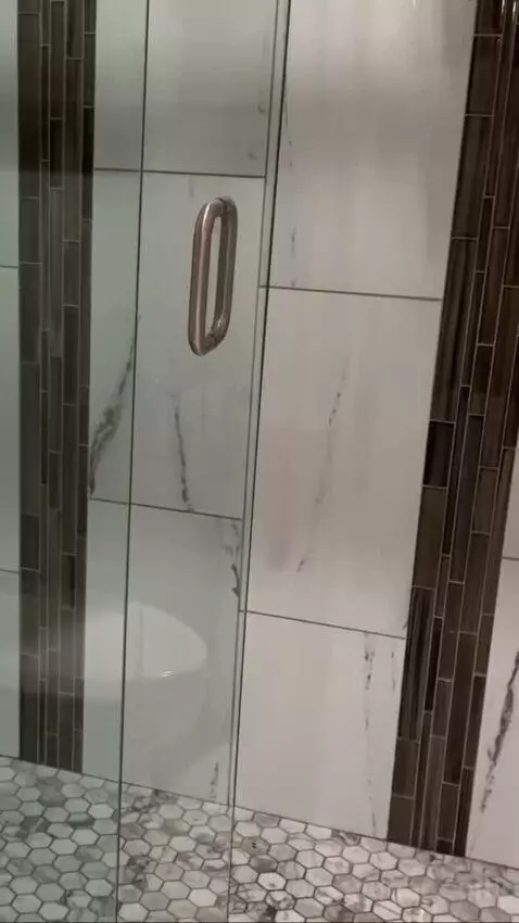 King Suite bathroom picture #6