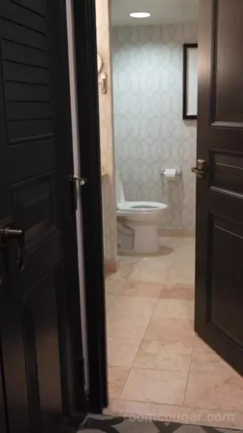Bordeaux Corner Room King bathroom picture #2