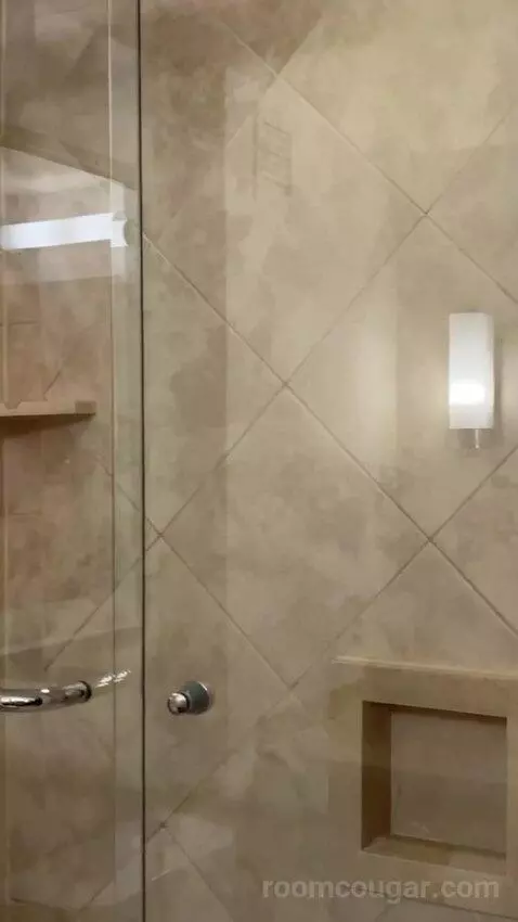 Premier Room, 2 Queen Beds bathroom picture #11