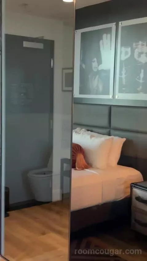 King Room bed picture #9