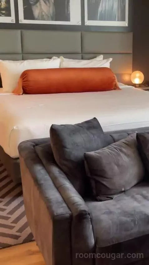 King Room bed picture #2