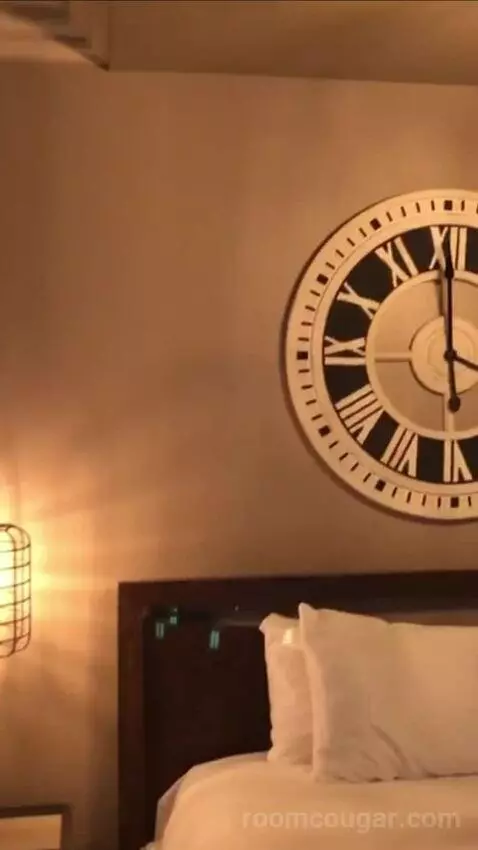Parlour Suite King bed picture #10