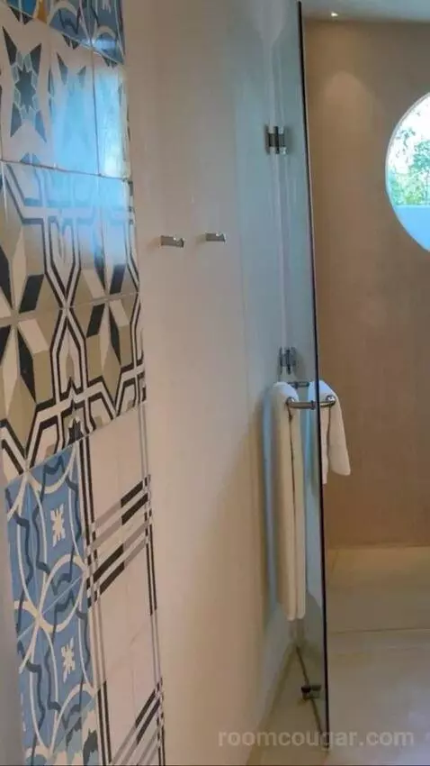 King Beach Area bathroom picture #3
