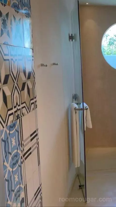 King Beach Area bathroom picture #4