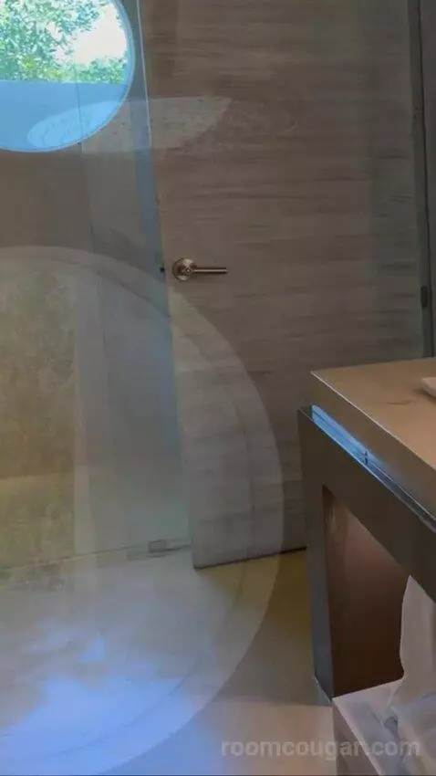King Beach Area bathroom picture #6